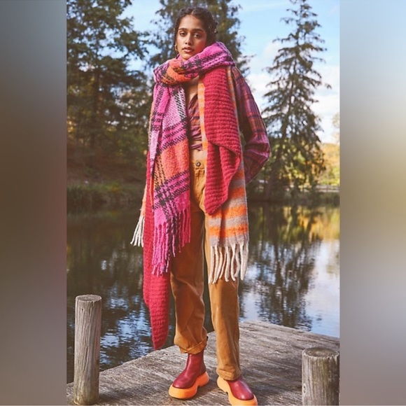 FREE PEOPLE HOMECOMING PLAID BLANKET SCARF - Picture 12 of 12